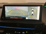 【パノラミックビュー&バックビュー】駐車時の安全確認をする為に車両上方からの映像と後方カメラからのを同時に表示しバックガイドも付いているのでバックの苦手な方でも安心して運転出来ますよ。