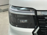 LEDヘッドライトは、点灯の瞬間から最大光量を発揮し、突然暗くなるトンネルなどでの安定感を高めます。
