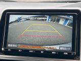 【バックカメラ】駐車時に後方がリアルタイム映像で確認できます。大型商業施設や立体駐車場での駐車時や、夜間のバック時に大活躍!運転スキルに関わらず、今や必須となった装備のひとつです!