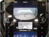 人気のフロントビューモニター装備。フロントグリルのカメラ映像を11.6インチディスプレイに表示。自車の前方の様子が確認可能です。見通しの悪い交差点や駐車・発進時などの前方確認をサポートします。