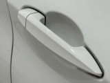 コンフォートアクセス付きでキーを携帯していれば施錠、開錠が可能です。