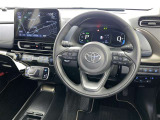 運転席まわりです。 各操作スイッチは使いやすい位置に配置されてます。