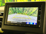 【バックカメラ】駐車時に後方がリアルタイム映像で確認できます。大型商業施設や立体駐車場での駐車時や、夜間のバック時に大活躍!運転スキルに関わらず、今や必須となった装備のひとつです!