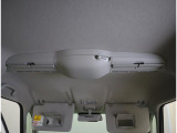 前席上部に付いているスリムサーキュレーターで室内の空気を循環させエアコンの効きをサポート☆後席でも快適にお過ごしいただけます♪