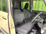 運転席シート廻りは使用感も少なく、良好な状態となっています。丁寧に使われていたことがよくわかりますね。