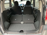 シートをすべて倒すとこんなに広々。たくさん荷物を積めます。これだけのスペースであればかなりの荷物が載せられます!
