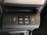 パワースライドドアの開閉はスマートキーのリモコンやドアノブは勿論、運転席側のスイッチ操作でも開閉ができ、安全・簡単です