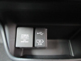 便利な充電用USBジャックと12V電源ソケットを設置しております。周辺機器の充電にご利用頂けます☆