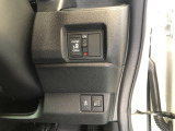 【片側電動スライドドア】リモコンや運転席のスイッチ操作のほか、ドアハンドルを少し引くだけでリアドアが自動開閉します♪