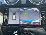 クルマを空から見たような映像が映る、アラウンドビューモニターで、車両周辺の安全確認も一目できます!小さなお子様や障害物も確認できるので、運転のしやすさだけではなく事故防止にも役立ちます♪