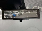 夜間や天候、荷物の積載や人の乗車で見ずらい後方の視界がクリアになるスマートルームミラー