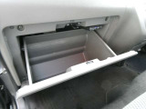 大容量のグローブボックスなので色々なものを収納することが出来るので便利です!