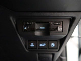スマートETC2.0を装備。 広域な道路交通情報や安全運転をサポートする情報を得て、刻一刻と変化する道路状況に対応して、最適なタイミングで、運転支援サービスをご案内。新サービスにも対応しています。