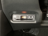 ハンドルの左下にETCがついています。高速道路の料金所の通過も楽々です。 カードの取り出しもしやすい場所についています。
