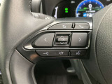 運転中、オーディオの操作をしてて、ハッとしたことはありませんか?ステアリングスイッチは、運転中でもハンドルでオーディオの操作が可能です。安全なドライブをサポートします。