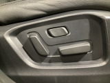 パワーシートを装備!体格や好みに応じたポジションをスムーズに調整できます。