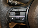 【ステアリングリモコン】ステアリングにオーディオ調節可能なスイッチが装備されていますので運転中でも視線をそらさずにオーディオの調節が可能です!
