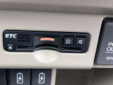ETC搭載車しか通過できないスマートICが利用できるようになります。現在、スマートICの設置箇所も増えてきてます。また、料金所での小銭の出し入れや雨天時における窓の開閉などの紛らわしさも解消されます。