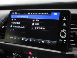 ナビゲーションはホンダコネクトディスプレイを装着しております。AM、FM、Bluetooth、フルセグTVがご使用いただけます。初めて訪れた場所でも道に迷わず安心ですね!