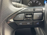 運転中、オーディオの操作をしてて、ハッとしたことはありませんか?ステアリングスイッチは、運転中でもハンドルでオーディオの操作が可能です。安全なドライブをサポートします。