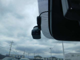 日産純正前後ドライブレコーダーで高精細な映像を記録できます。