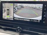 上から見たような画像で車庫入れなどに便利なアラウンドビューモニター