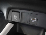 12V電源ソケット、USB接続端子!使いやすい場所に!装備が充実しています♪