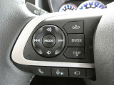 ステアリングスイッチは、ハンドルを握ったままでオーディオの各種操作や車両情報の切替ができるので安全です。