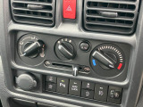 気温に合わせて直感的に操作することで、車内をいつでも快適に保てます。