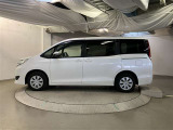 助手席側は電動スライドドアになってます。運転席やキーのリモコンで開閉できるので手が塞がっていても楽に積み降ろし出来ますよ。