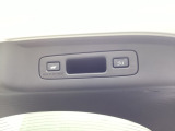 テールゲートが電動で開閉でき、荷物などで両手がふさがっているときなど便利に使えます