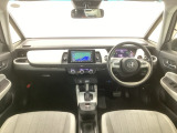 【前方視界】開放的な前方視界!運転がしやすく疲れにくいです♪窓が大きく、見通しがとっても良いおクルマですよ♪