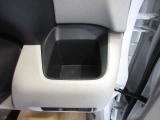 運転席の近くにドリンクホルダーがあるのでとても便利です。