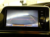 バックガイドモニターで、後方を確認しながら安心して駐車することができます。運転初心者も熟練者も必須の機能ですよ!