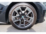BMW承認の純正タイヤを装備しております☆お問合せ(無料ダイヤル)0078-6002-613077迄お待ちしております。大阪府吹田市芳野町5-55 毎水曜、第二・第三火曜日定休 営業時間10:00〜18:00