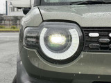 【LEDヘッドライト】悪天候や夜間走行時も良好な視界を確保し安心して運転できる高輝度LEDヘッドライトを装備!点灯速度が早く、消費電力も抑えられています。