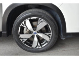 純正18インチアルミホイル/タイヤサイズは225/55R18です