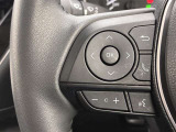 運転中、オーディオの操作をしてて、ハッとしたことはありませんか?ステアリングスイッチは、運転中でもハンドルでオーディオの操作が可能です。安全なドライブをサポートします。