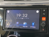 【ディスプレイオーディオ】お持ちのスマホやMP3プレイヤーとの無線接続で音楽再生が可能!コードで繋ぐわずらわしさも無く、手軽にお気に入りの音楽を楽しめます。