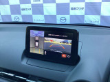 【360&deg;ビューモニター】  とても分かりやすい、クルマの上から見下ろしたような映像で、駐車サポートをしてくれます。