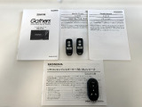 【エンジンスターター】離れた場所からエンジン始動が可能で、夏冬共に乗車前から快適な車内温度でお乗りいただけます。
