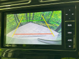 【バックカメラ】駐車時に後方がリアルタイム映像で確認できます。大型商業施設や立体駐車場での駐車時や、夜間のバック時に大活躍!運転スキルに関わらず、今や必須となった装備のひとつです!