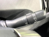 【オートライト】周りの明るさに応じて自動でヘッドライトの点灯・消灯ができる機能です!ライトの付け忘れ・消し忘れなどが無くなり、雨の日や夕方の走行も安心!トンネル通過時も便利ですね