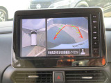 アラウンドビューモニターも装備しております。ご覧のように車体を真上か見たような映像なので、車庫入れの苦手なお客様ももうご心配いりません。
