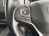 ★オーディオコントロールスイッチ★ステアリングにはオーディオコントロールスイッチが付いていますので、目線を正面から外すことが無く、また、ステアリングから手を離さずにオーディオ操作ができます