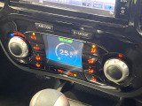 【オートエアコン】一度お好みの温度に設定すれば、車内の温度を検知し風量や温度を自動で調整。暑い&hellip;寒い&hellip;と何度もスイッチ操作をする必要はありません。快適な車内空間には必須の機能ですね♪