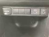 運転席のHDMI端子とUSBソケットです。