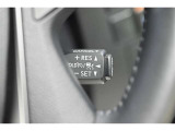 アクセルから足を離しても設定速度で走り続けてくれます。高速道路での長距離移動が楽になりますよ♪