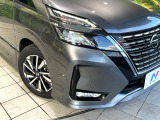 【LEDヘッドライト】悪天候や夜間走行時も良好な視界を確保し安心して運転できる高輝度LEDヘッドライトを装備!点灯速度が早く、消費電力も抑えられています。
