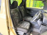 運転席シート廻りは使用感も少なく、良好な状態となっています。前オーナー様が丁寧に使っていたことがよくわかりますね。